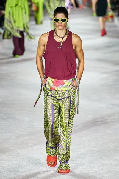 Look 60